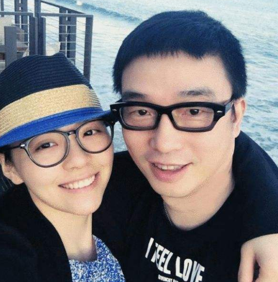 张靓颖什么时候离的婚，张靓颖结婚（张靓颖结婚伴娘都有谁）