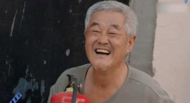 赵本山今年多大年龄，赵本山的年龄有多大（满脸皱纹头发全白）