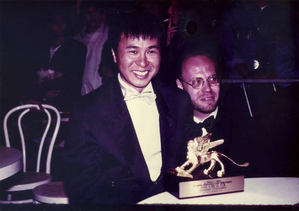 1989年,侯孝贤的《悲情城市》夺得金狮奖;两年后,这一大奖又被张艺谋