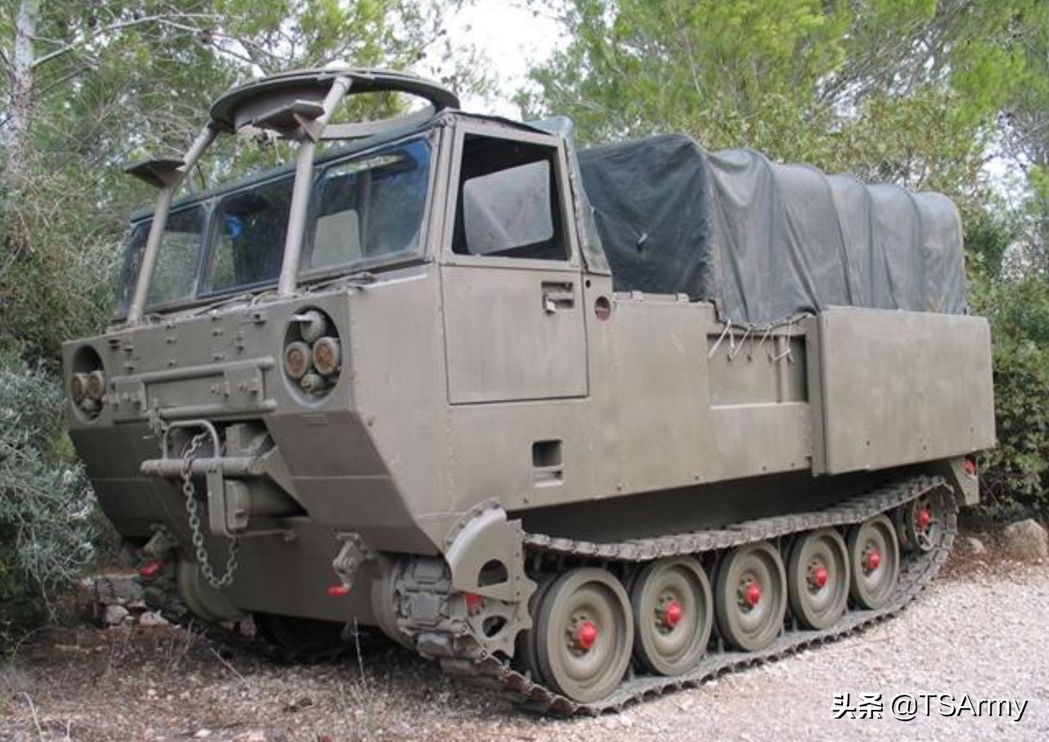 m548履帶式運輸車,是由美國根據m113裝甲運兵車的底盤,改進而來的一種