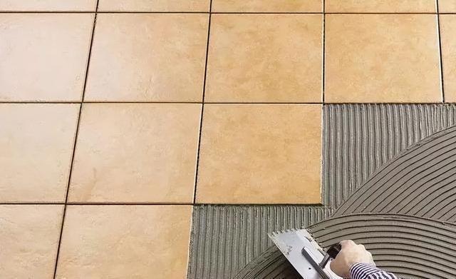 什么是瓷砖胶粘结剂，瓷砖粘结剂好还是瓷砖胶好（水泥浆、瓷砖胶、瓷砖背胶哪个好）