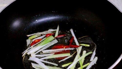 萝卜青菜怎么炒，萝卜青菜怎么炒好吃窍门（素炒白萝卜丝怎么做）