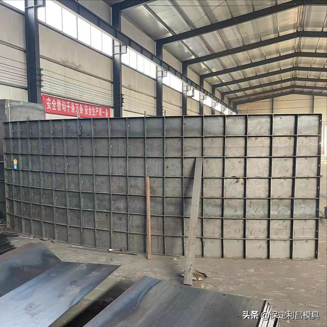 红模板的尺寸规格是什么，红模板和黑模板价格差多少（风电基础模板的常识介绍）