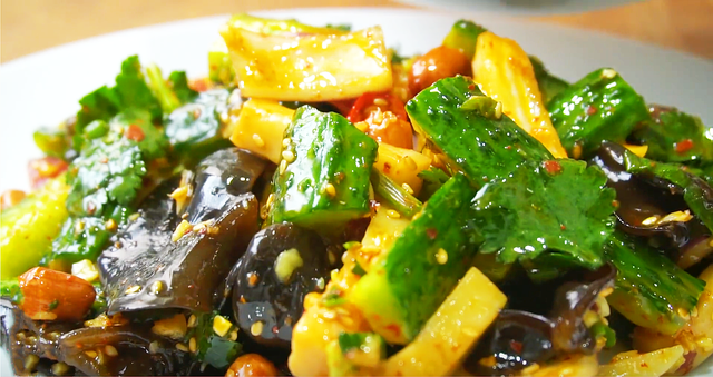 黄瓜木耳洋葱在一起拌着吃怎么样,洋葱和黄瓜木耳一起吃有什么功效