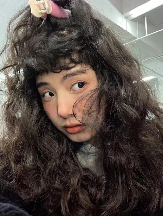 中长直发发型图片，2023流行短直发（羊毛卷才是王道）