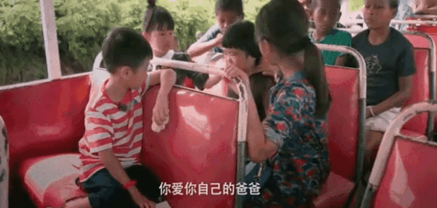 黄多多ins近照，17岁的黄多多变化大
