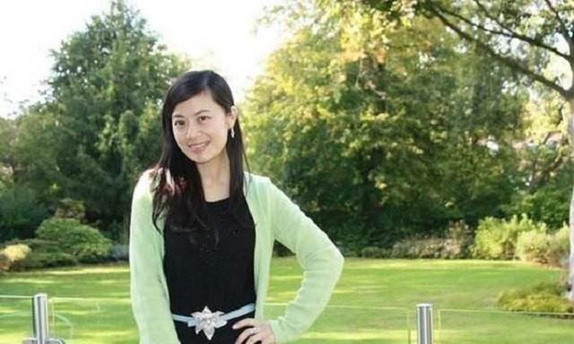 姜丰的前夫，她曾为嫁英国高管改国籍离开央视（前央视主持赴英留学生子）