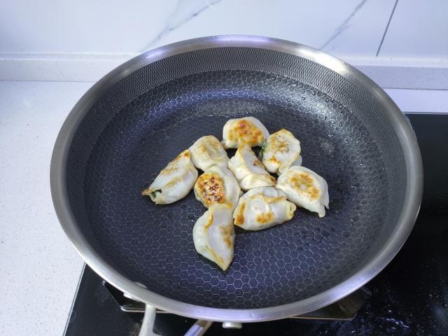 康巴赫炒锅怎么样，德国康巴赫炒锅怎么样（康巴赫第五代抗菌煎锅真的不粘锅）