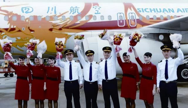 刘传健为什么不飞了，刘传健离了三次婚（九千米高空救下128人）