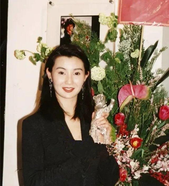 张曼玉面相分析，张曼玉与刘嘉玲的面相更有福气（才懂什么是名副其实的“皮相美人”）