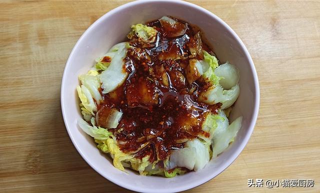 酸甜白菜的腌制方法，酸甜白菜的腌制方法窍门（教你简单快速腌辣白菜做法）