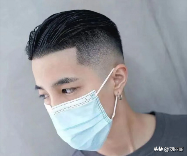 两边剃掉的发型，头发两边剪没的头型（2023新年男发这样剪）