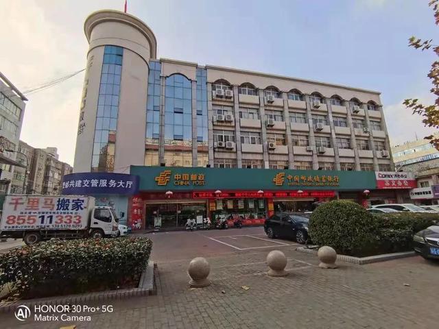 驾驶证照片可以自带吗，考完科目四要带几张一寸照（车管所驾驶证换证自取不收费）