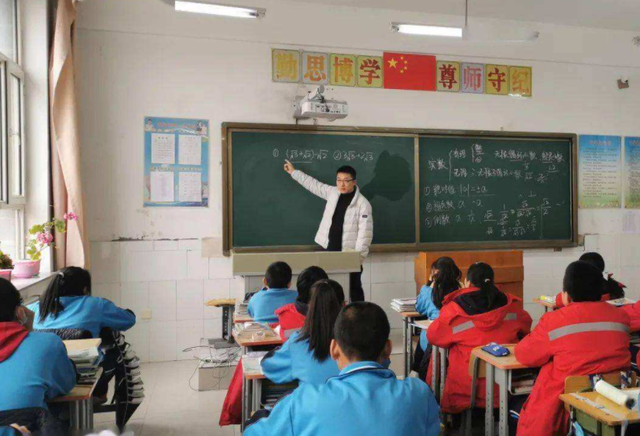 初中有哪些科目，初中毕业自考大专有哪些步骤（初中生哪门学科成绩好）