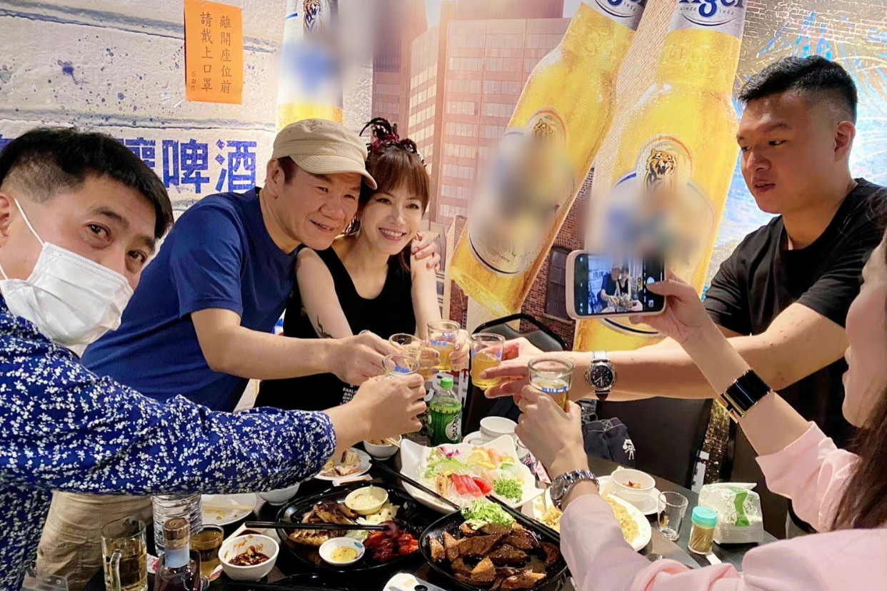 赵传个人资料简介（近日现身餐馆，紧搂小17岁徐怀钰） 第9张