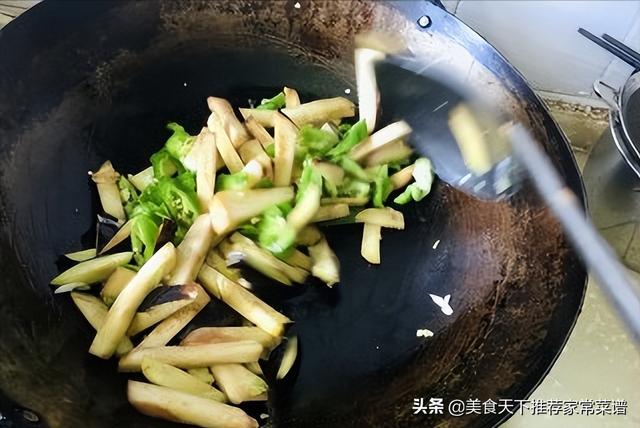 茄子辣椒西红柿的做法，西红柿茄子大辣椒的做法（辣椒西红柿炒茄子独家）