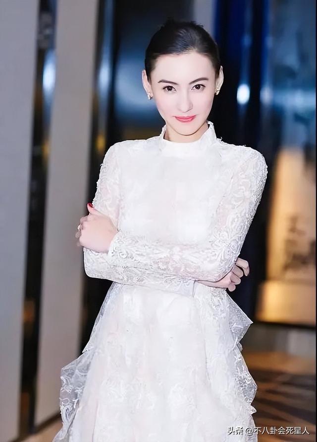 看不起人的图片，鄙视你图片（明星的早期照片）
