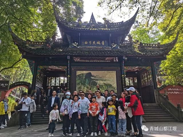成都市青城山都江堰旅游景区，这个五一青城山-都江堰景区超火爆