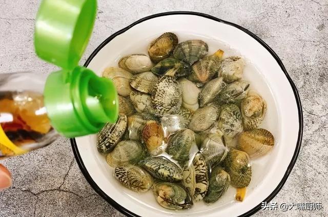 花甲怎么洗最快最干净，花甲怎么洗最快最干净最快（用盐水泡不靠谱）