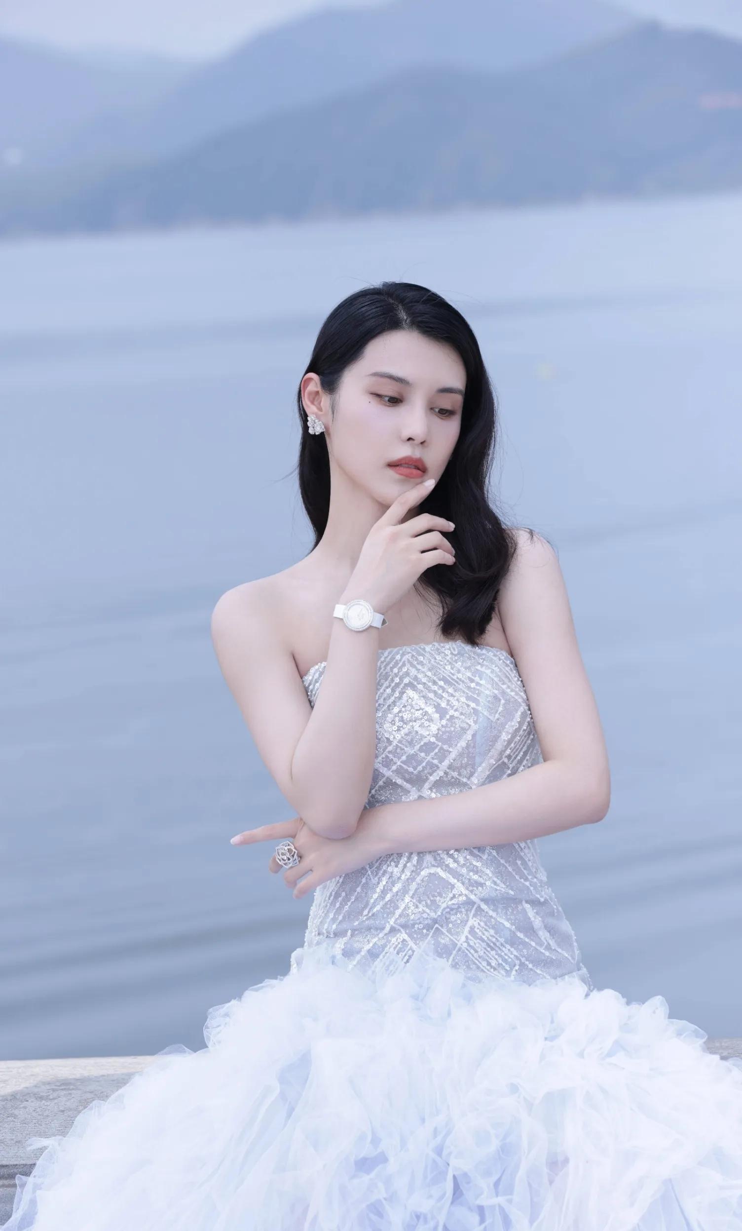 韩丹桐的身材真好,长得美又有辨识度,自带一股浓浓的精致感