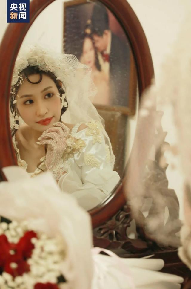 偷穿高跟鞋，偷穿高跟鞋作文400字（当女儿穿上妈妈的婚纱）