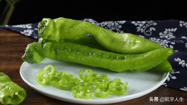 腌青辣椒的做法和食用价值，腌青辣椒的腌制方法（全家人都夸你是大厨）