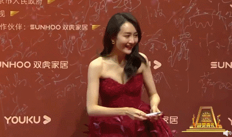 一打扮就惊艳的女生，什么人是一打扮起来就很惊艳的（热依扎黑寡妇造型揽大奖）