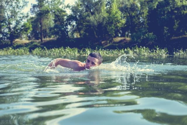 长期游泳的十大好处，长期坚持游泳的好处（身体会有哪些变化）