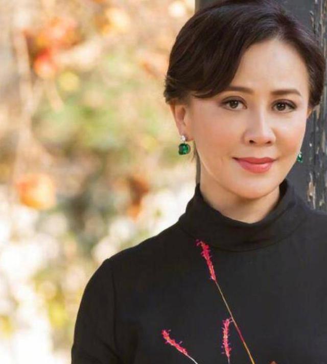 黄金檀木和金丝檀木的区别，黄金檀木与金丝檀木的区别（40岁后尽量少戴这4种“首饰”）