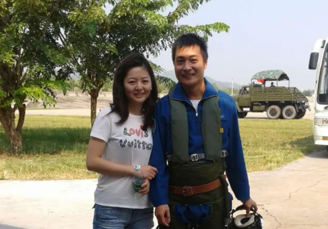 飞行员张超：为挽救舰载机牺牲后，妻子被特招入伍，已成海军上尉