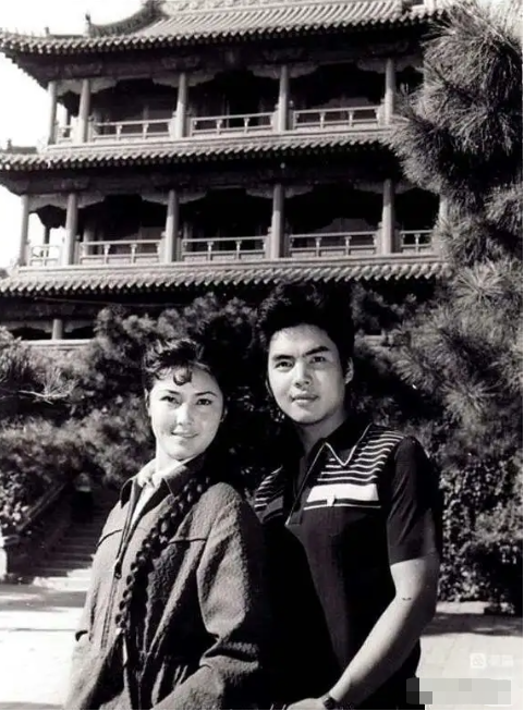 歌手姜黎黎简历，姜黎黎：嫁小3岁汪宝生