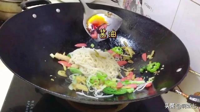 炒米线用冷水还是热水浸泡（其实在家做也用不了几分钟）