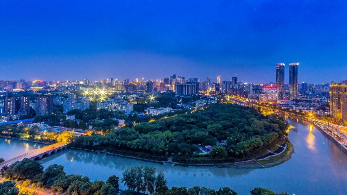 成都有哪些好玩的旅游景点（去成都耍应该去哪里游玩）
