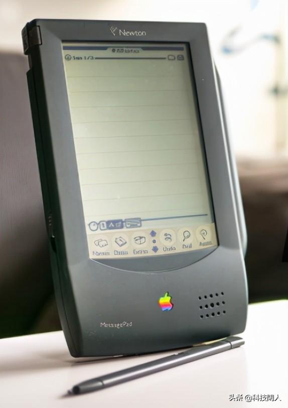 第一代电子计算机，世界上第一台电子计算机诞生于几年（人类历史上第一部智能手机Handspring）