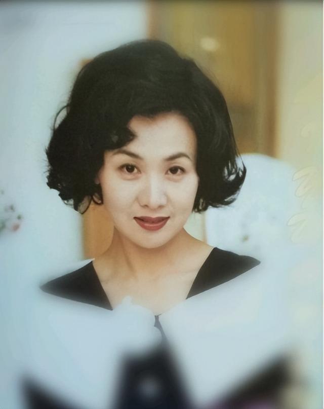 著名演员李婷，去世10年后，前夫带女儿再婚，弟弟的做法让人心寒