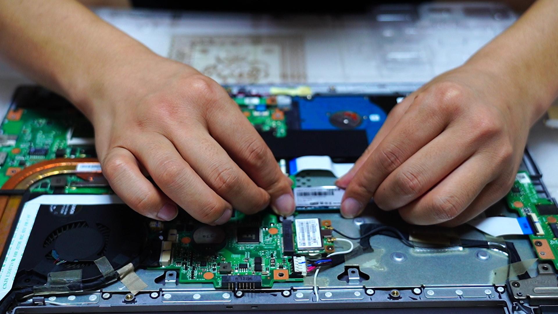 电脑硬盘怎么拆，怎么把台式电脑的硬盘拆下来（笔记本电脑拆卸更换固态硬盘）