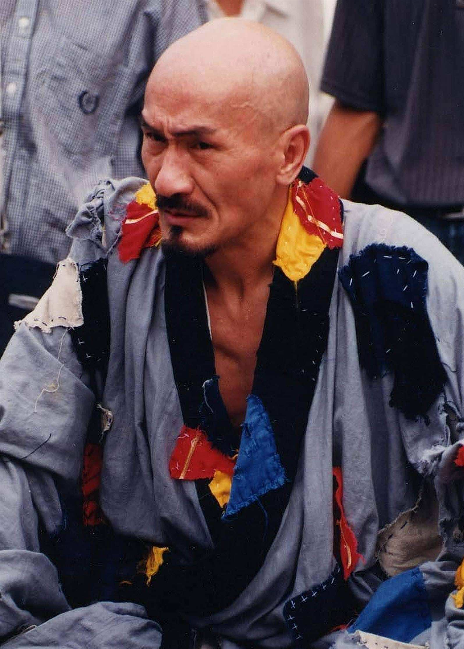 "光头佬"麦嘉也是大家非常熟悉的香港演员,作为跟黄金宝,成龙等大咖同