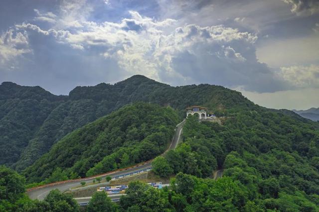 盘山十八弯最美公路，河南最美盘山公路