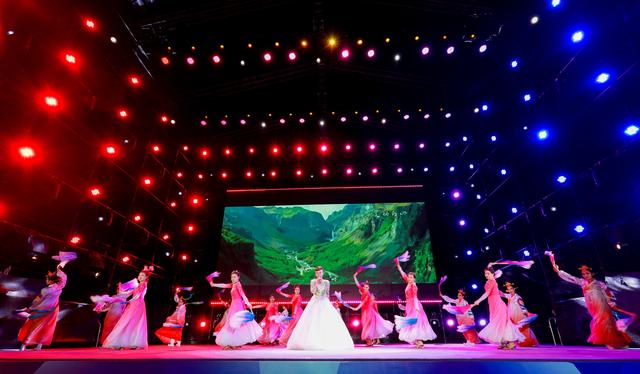 长鼓舞是哪个民族的舞蹈，长鼓舞是中国少数民族的传统舞蹈（文艺演出亮相精彩夜吉林）