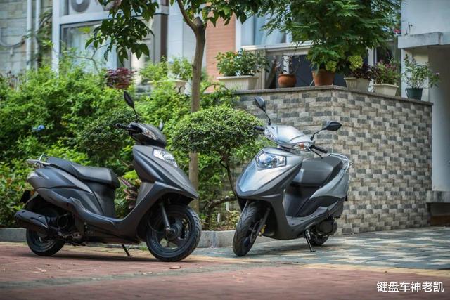 五羊本田喜鲨125踏板摩托车推荐，五羊本田发布2022款SCR125喜鲨