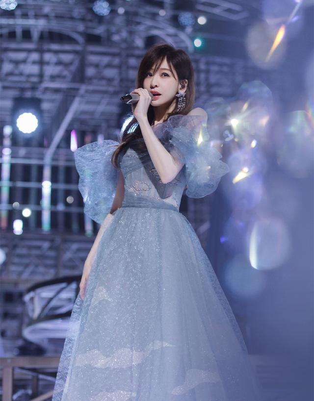 香港姐妹主题曲，【袁咏仪电影】演员袁咏仪主演电影简介（“伴舞”张天爱完美如Ai）