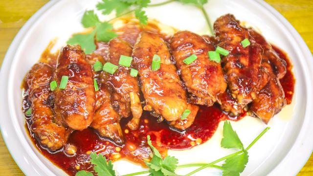 100克鸡胸肉含多少蛋白质，一百克鸡胸肉含多少脂肪（鸡腿排倒数第二）