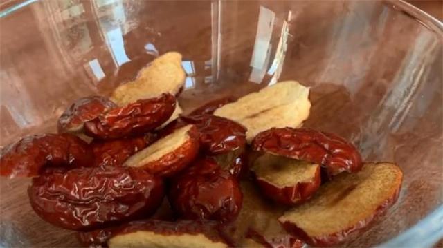 小米南瓜红枣粥，怎样做美味的南瓜红枣营养粥（半个南瓜加1把红枣）