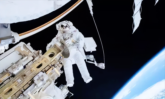 三名宇航员什么时候返回地球，三名航天员什么时候回来（神州13号飞船返回仓库安全着陆）