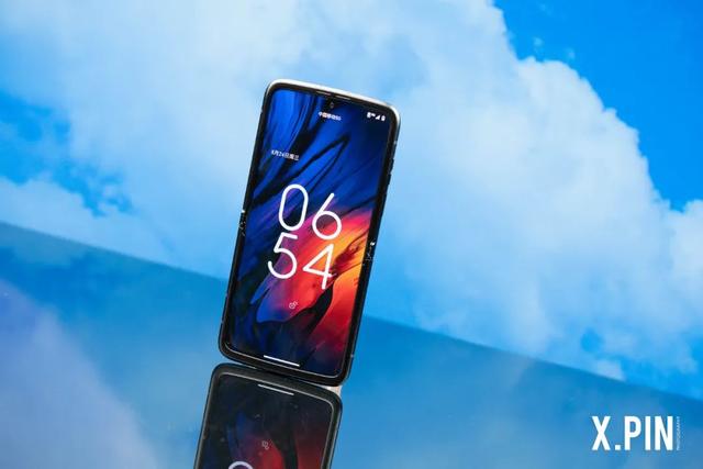 屏幕没坏但屏幕滑不动，vivo手机屏幕没坏但屏幕滑不动（只要5999元的moto刀锋折叠屏）