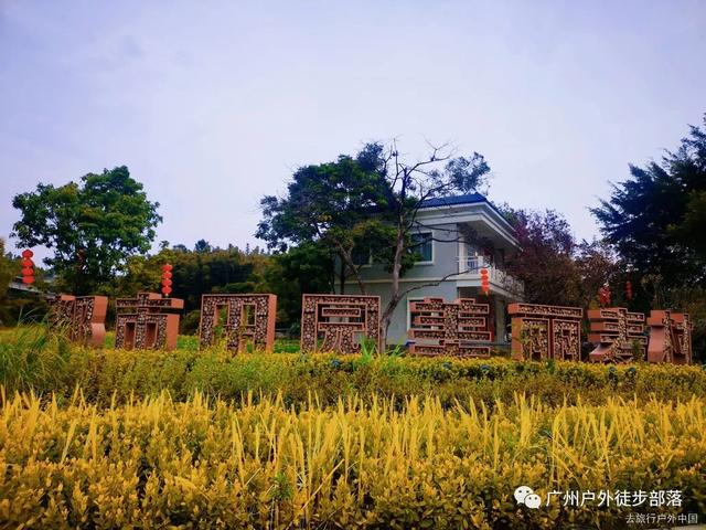 森林天坑怎么下去，迷失森林怎么下天坑（油麻山 防空洞 天坑）