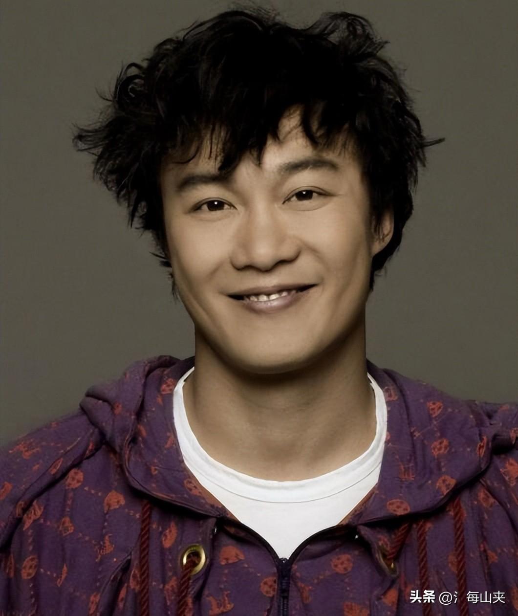 林俊杰林俊杰一直是小编青春期的回忆,曾经有网友在录音棚录制