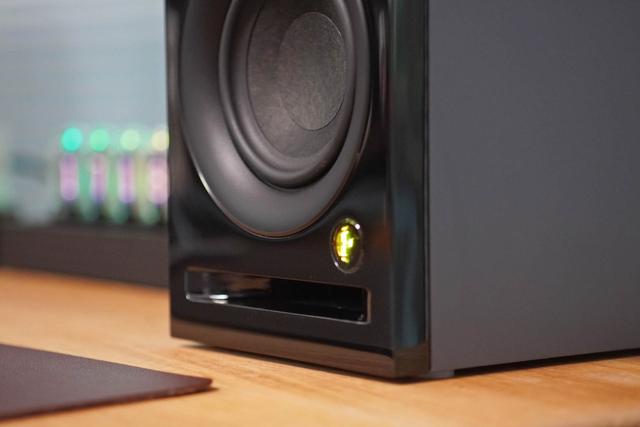 艾特铭客音响系列介绍，小桌面也能搭配的HiFi级有源音箱