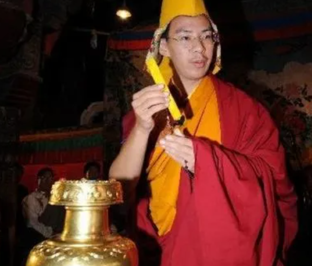金瓶掣签怎么选灵童，什么是金瓶挚签（西藏6岁男孩被认定为转世灵童）