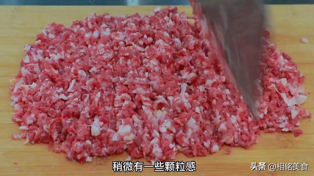 羊肉饺子馅怎么调好吃，纯羊肉水饺如何调馅好吃（记住2放3不放技巧）